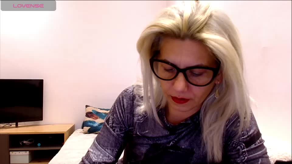 violafoxy Cam Model Chat September 26, 2025