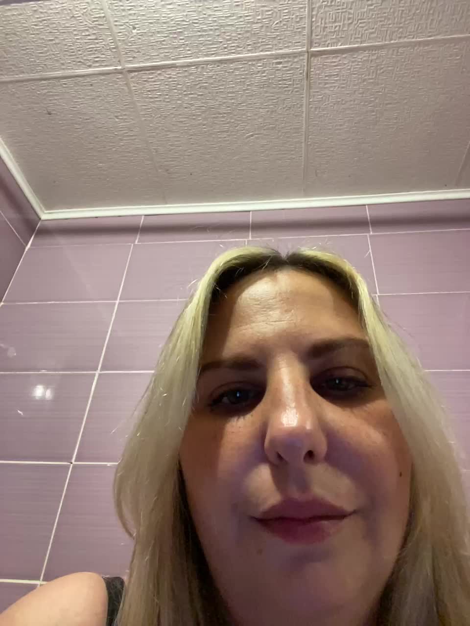 Roksi-8 Cam Model Chat September 26, 2025