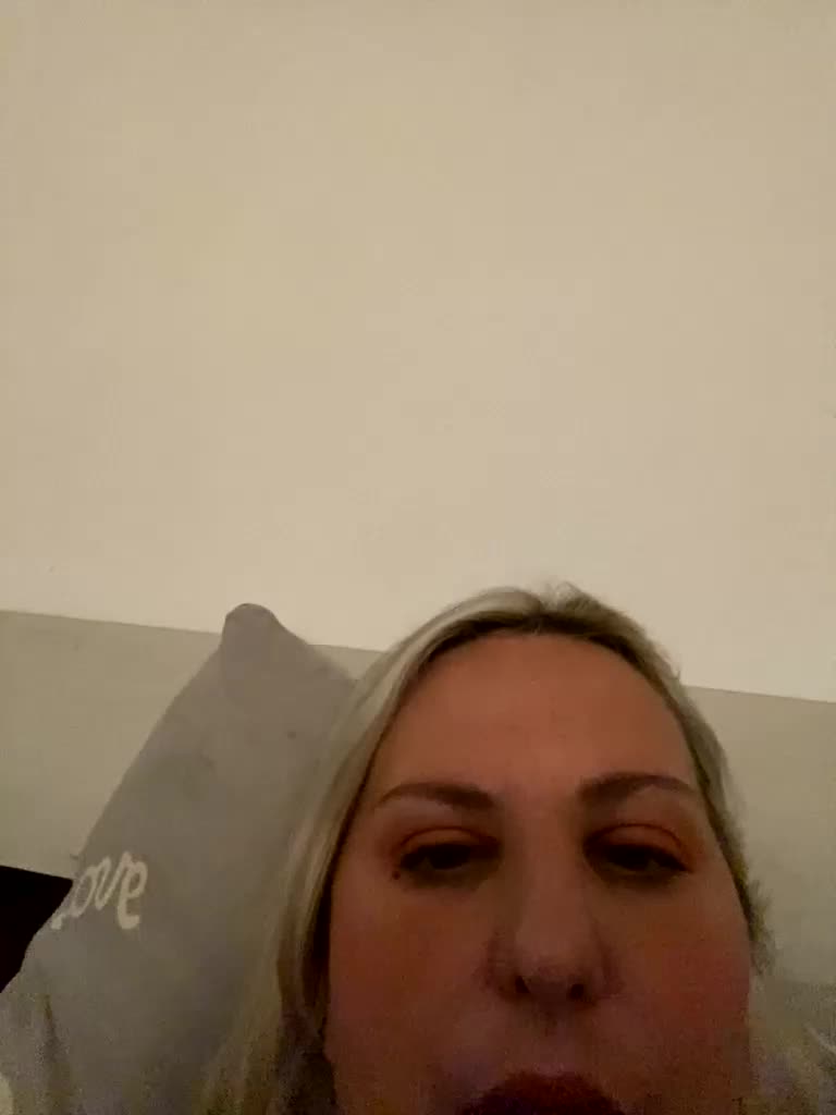 Roksi-8 Cam Model Chat September 26, 2025