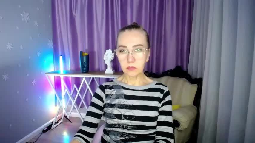 queen_a_n_i Cam Model Chat September 26, 2025