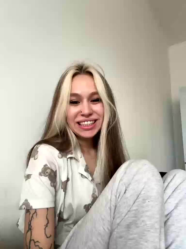 askorbinkiii Cam Model Chat September 26, 2025