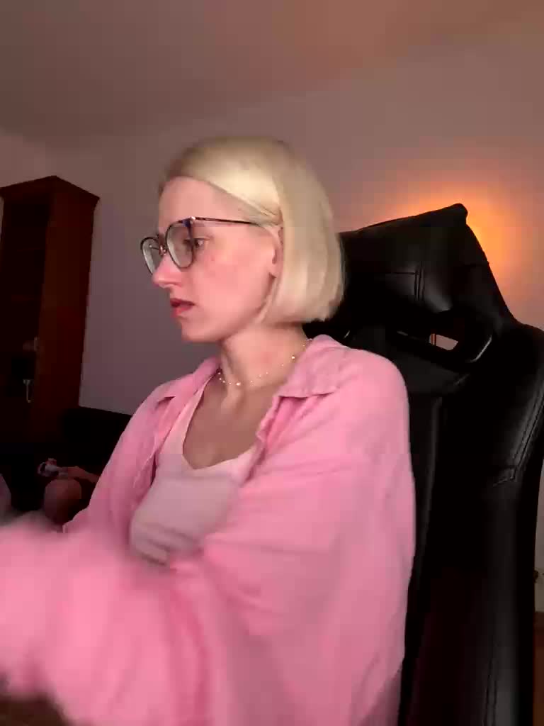 Sexy-Sweets Cam Model Chat September 26, 2025