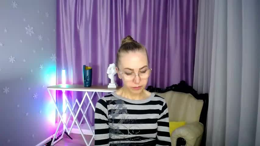 queen_a_n_i Cam Model Chat September 26, 2025