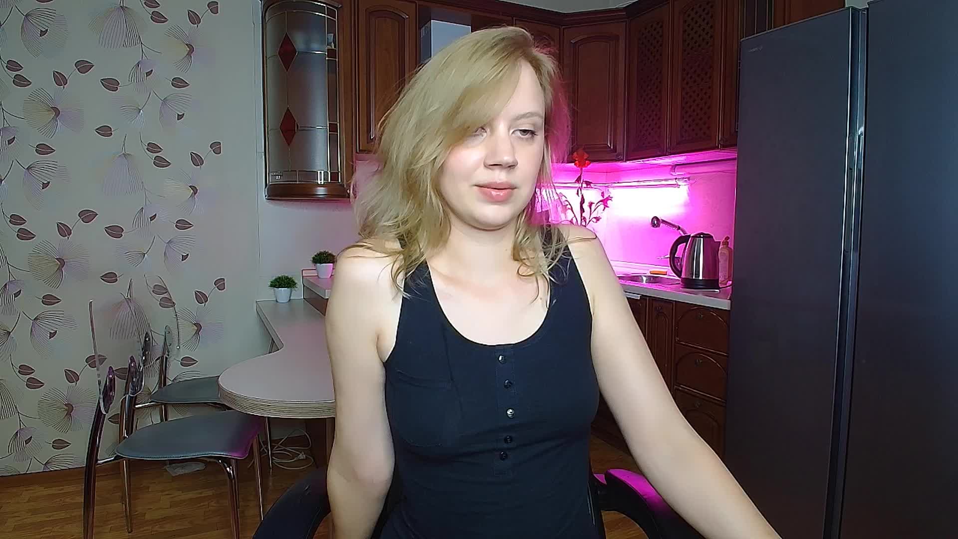 Nadins Cam Model Chat September 27, 2025