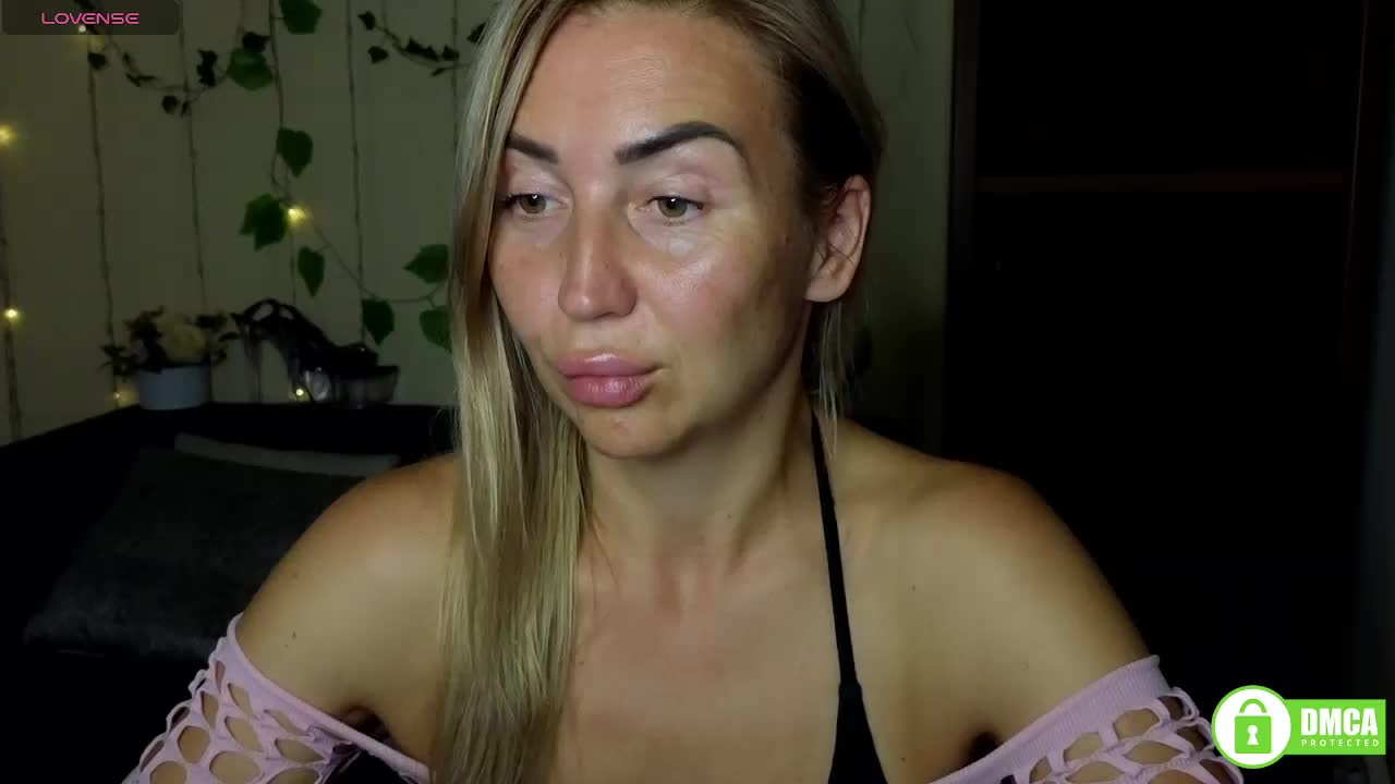 Jullyblondkiss Cam Model Chat September 27, 2025