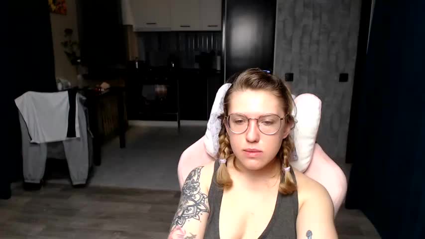 Reginasmilee Cam Model Chat September 27, 2025