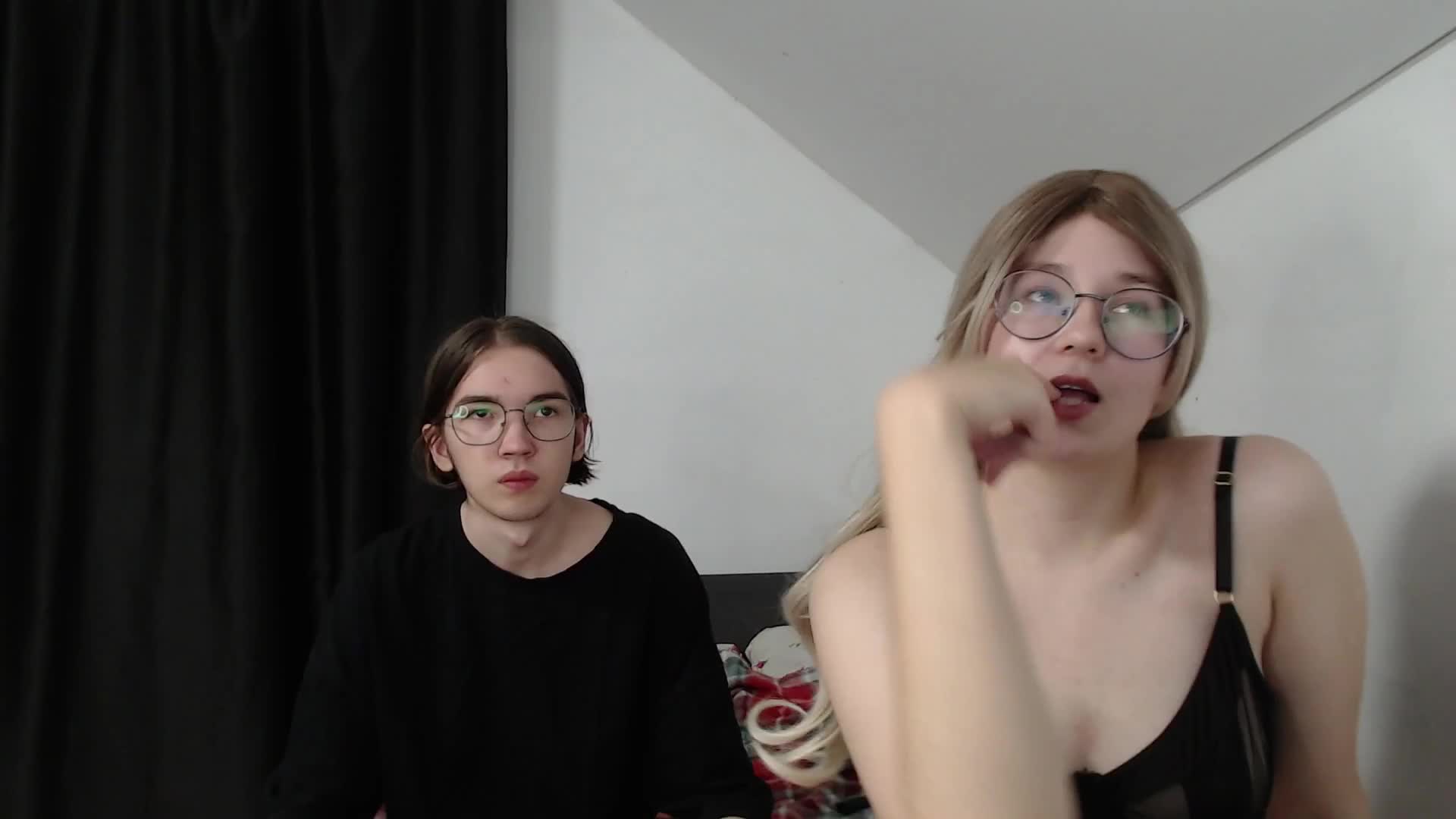 NpsButHot Cam Model Chat September 27, 2025