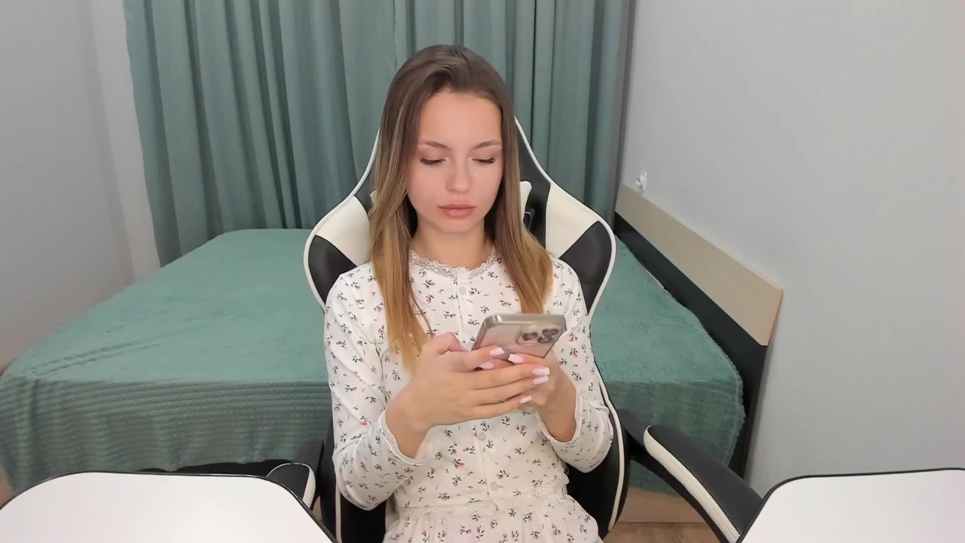 EmiMe Cam Model Chat September 27, 2025