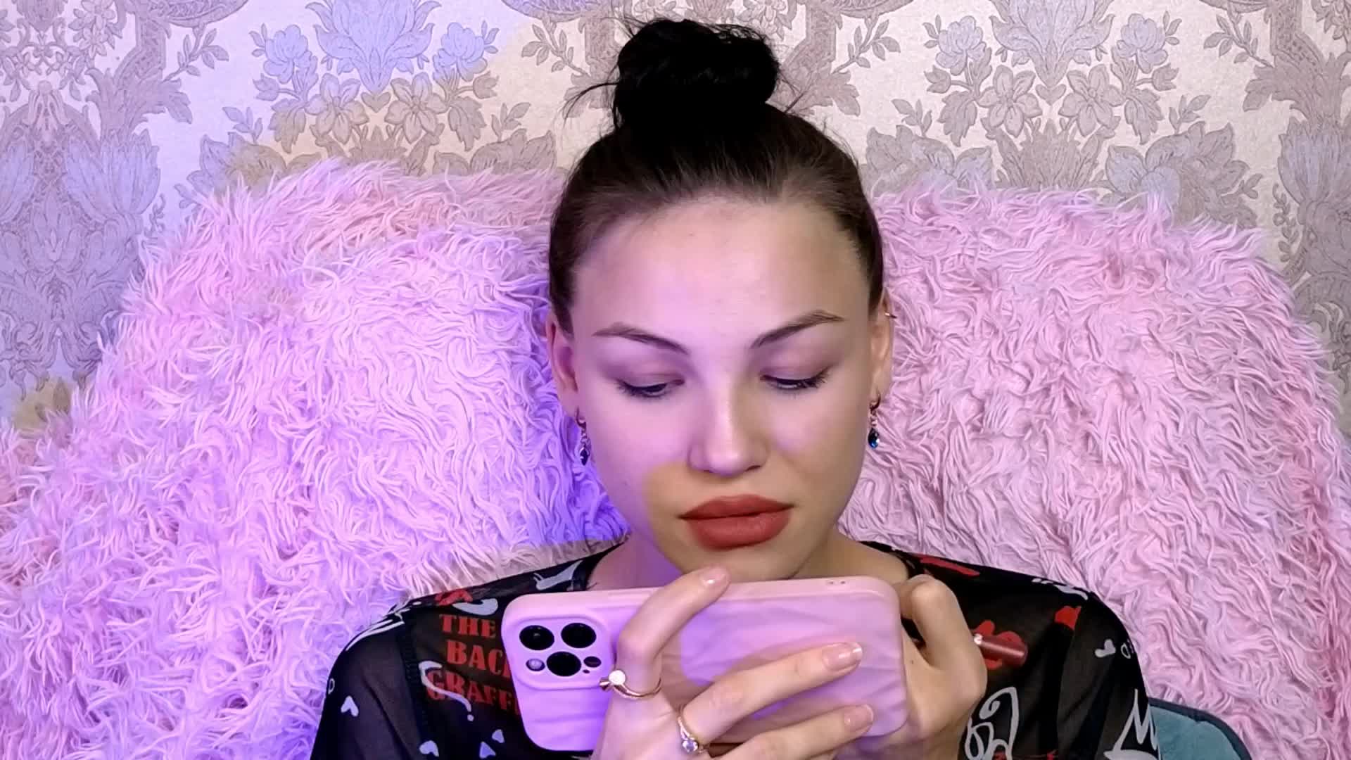 EmilyLuxxxury Cam Model Chat September 27, 2025