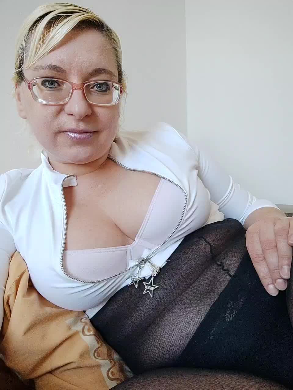 Vika211 Cam Model Chat September 27, 2025