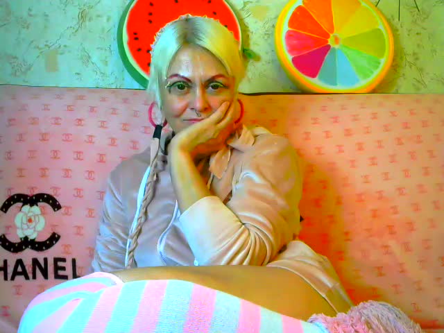 GardenerofIllusions Cam Model Chat September 27, 2025