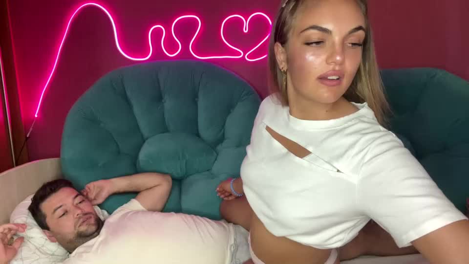 deeplookscouple Cam Model Chat September 27, 2025