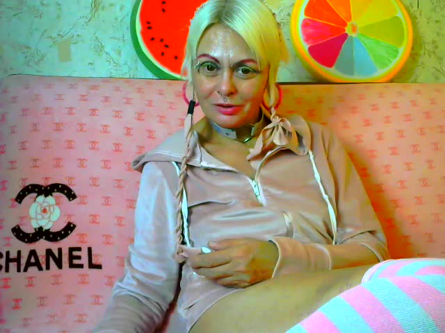 GardenerofIllusions Cam Model Chat September 27, 2025