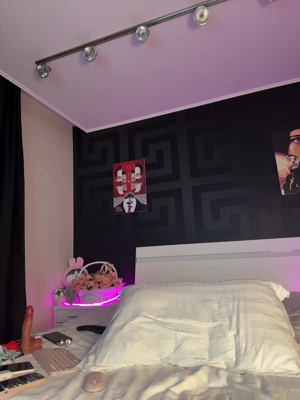 -Sara- Cam Model Chat September 27, 2025