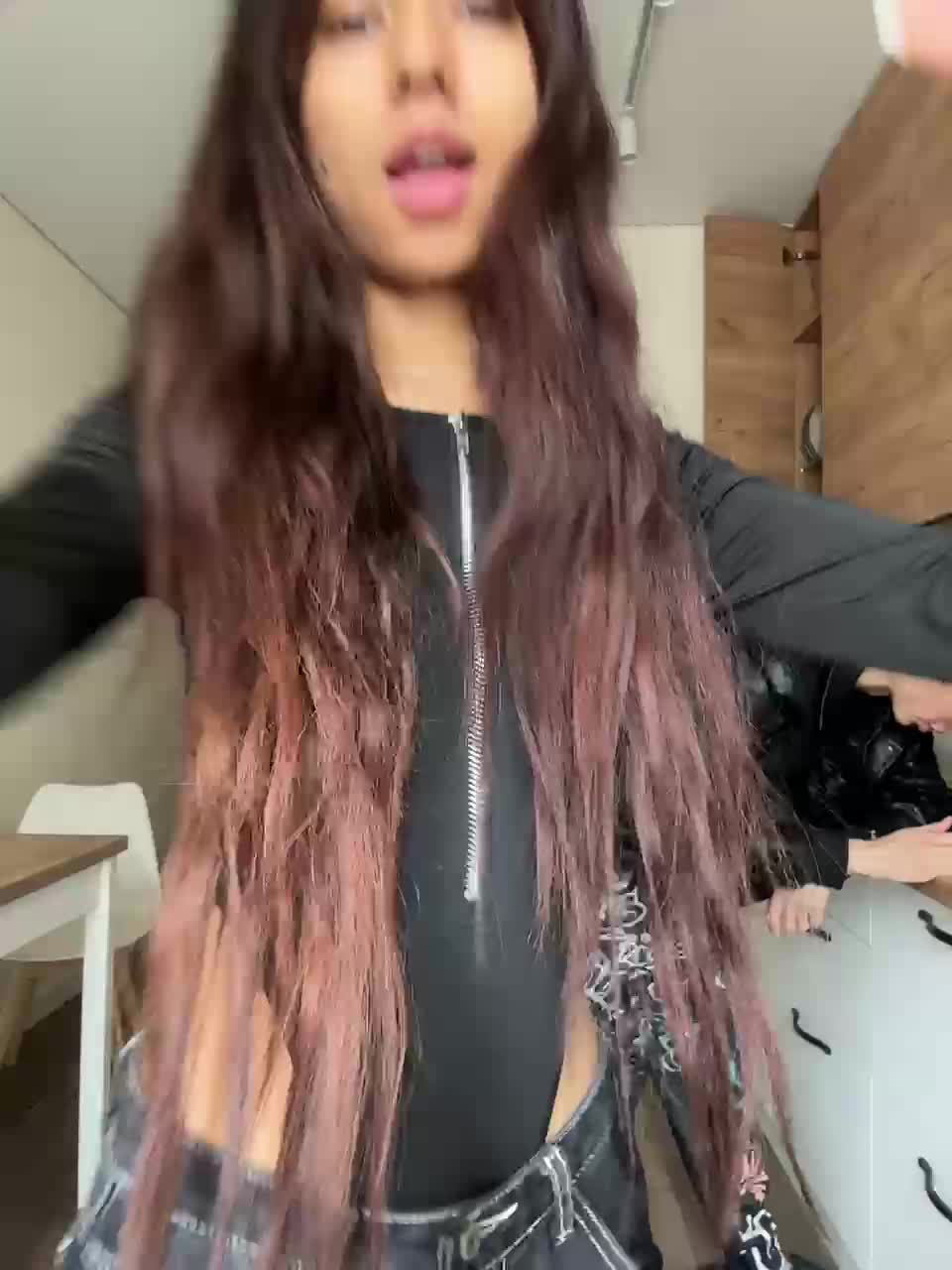 Para_tut Cam Model Chat September 27, 2025