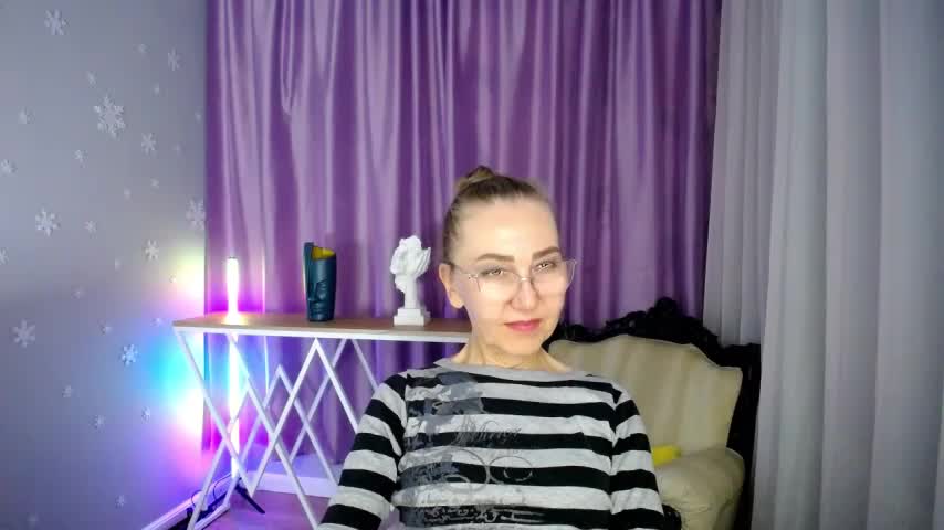 queen_a_n_i Cam Model Chat September 27, 2025