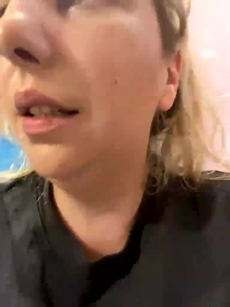 Roksi-8 Cam Model Chat September 27, 2025