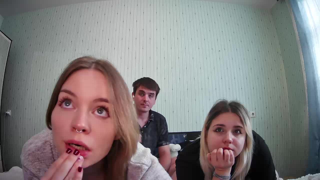 DivineTrio Cam Model Chat September 27, 2025