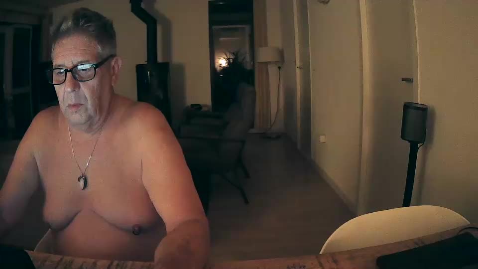 woodwurm Cam Model Chat September 27, 2025