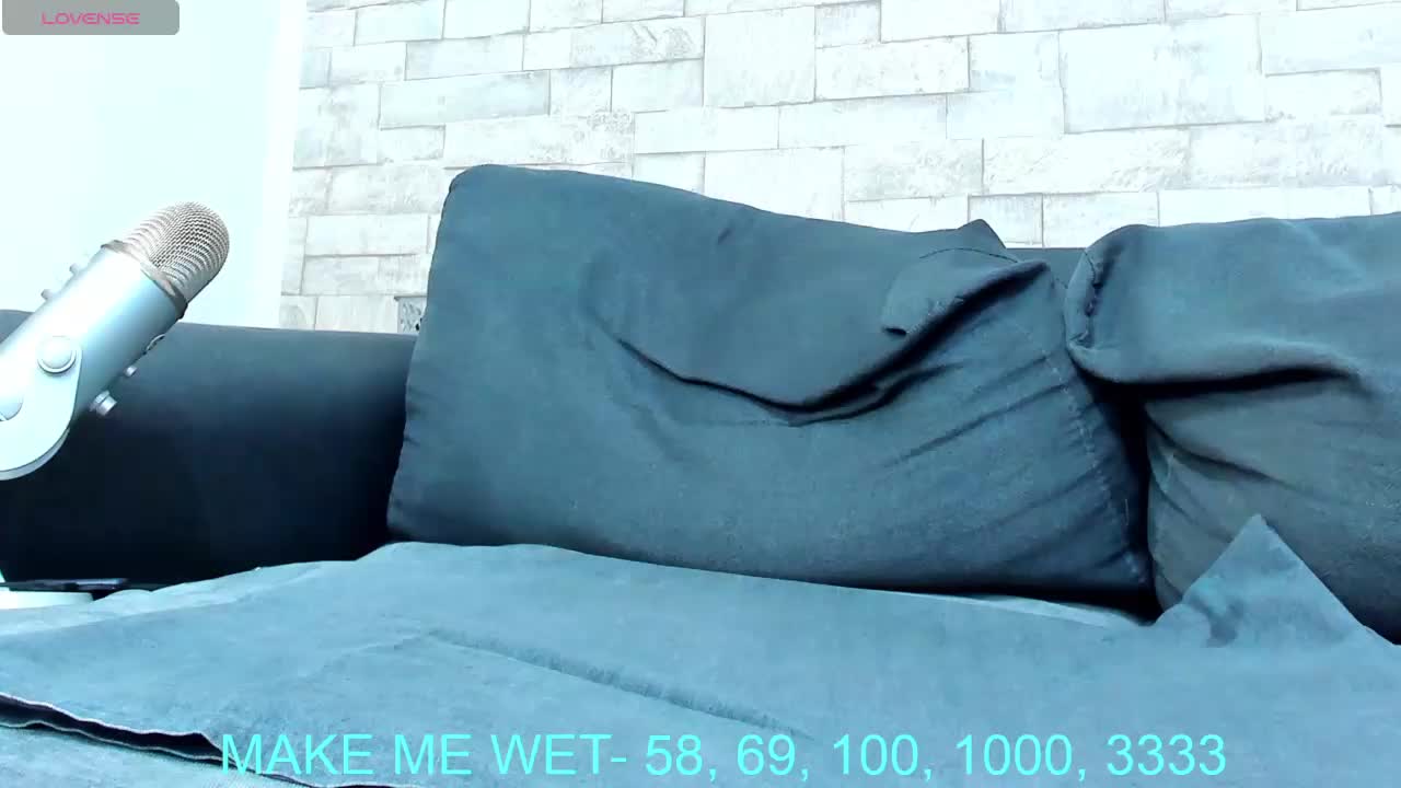 Nefirtiti Cam Model Chat September 27, 2025