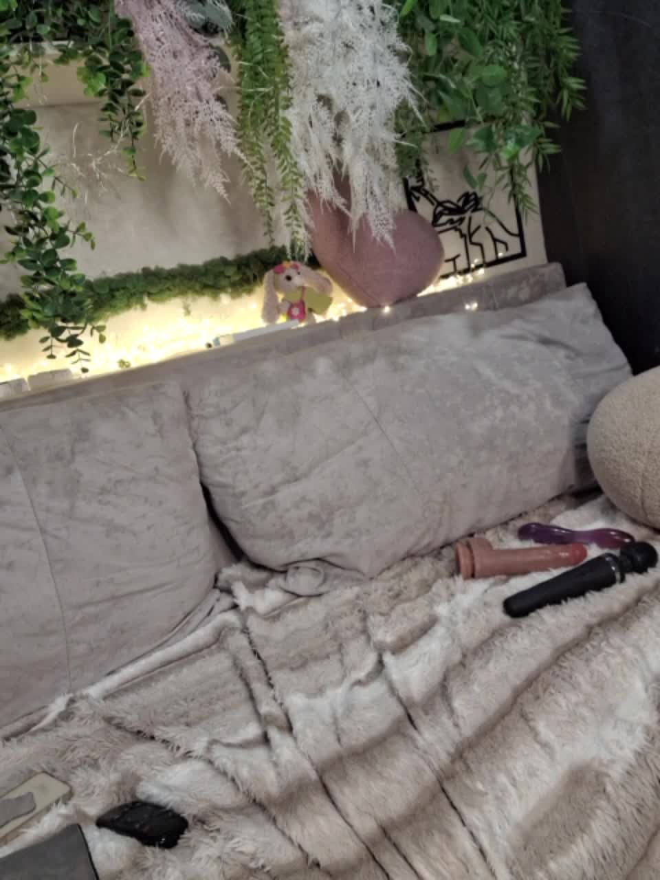 -scyrim- Cam Model Chat September 27, 2025