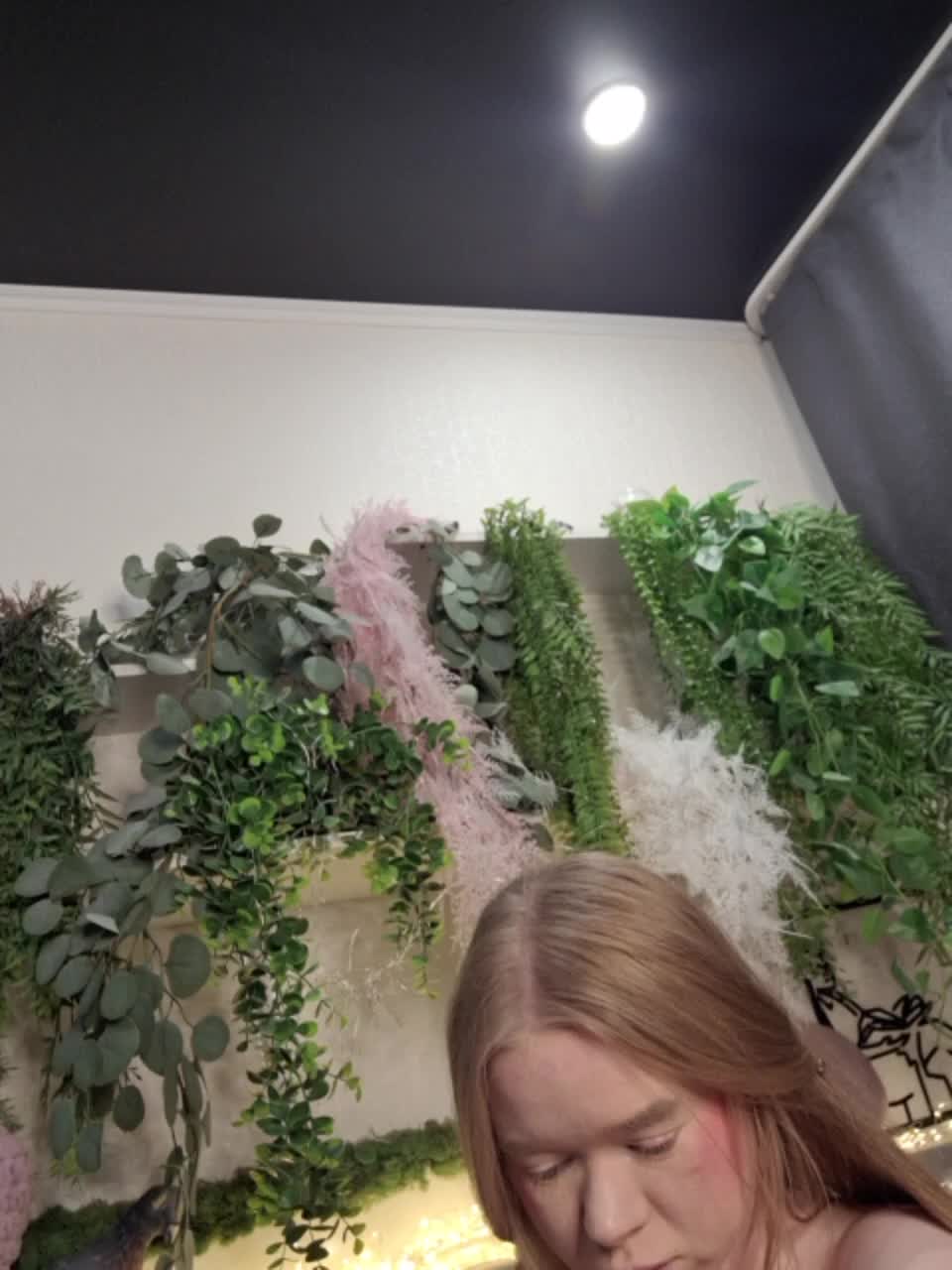 -scyrim- Cam Model Chat September 27, 2025