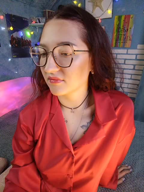 Mari_Gold Cam Model Chat September 27, 2025