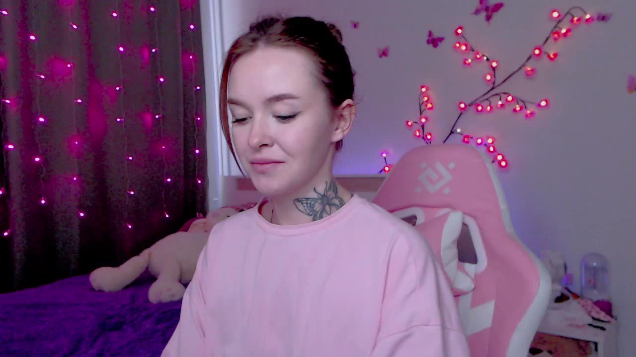 NaughtyMable Cam Model Chat September 27, 2025