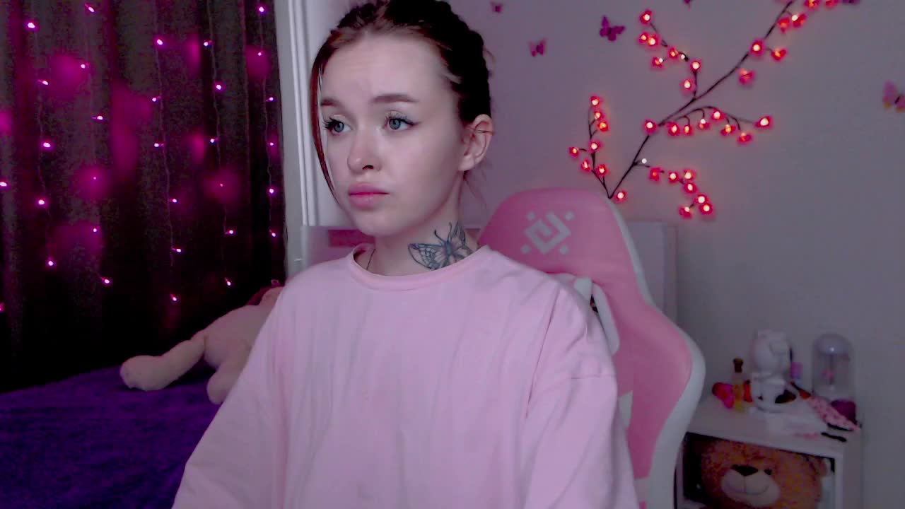 NaughtyMable Cam Model Chat September 27, 2025