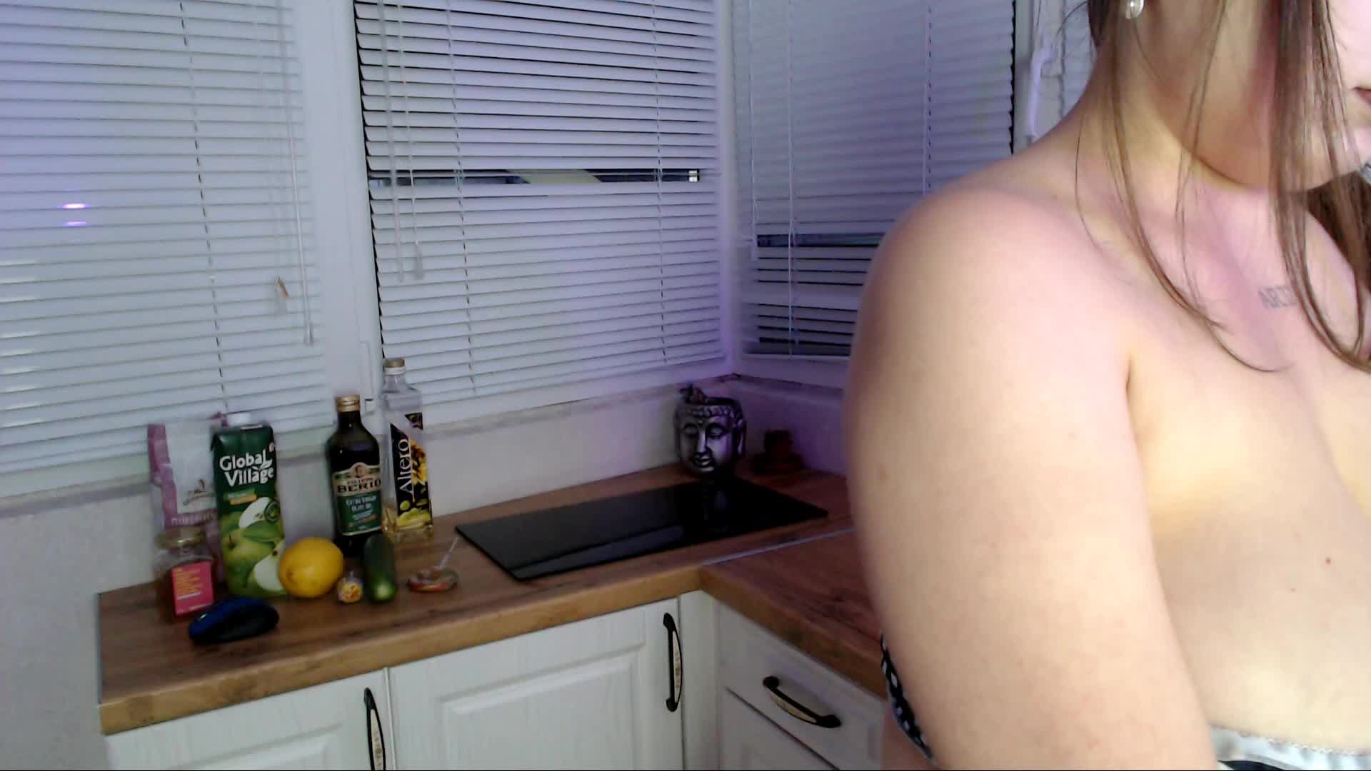 Lola-Cash Cam Model Chat September 27, 2025