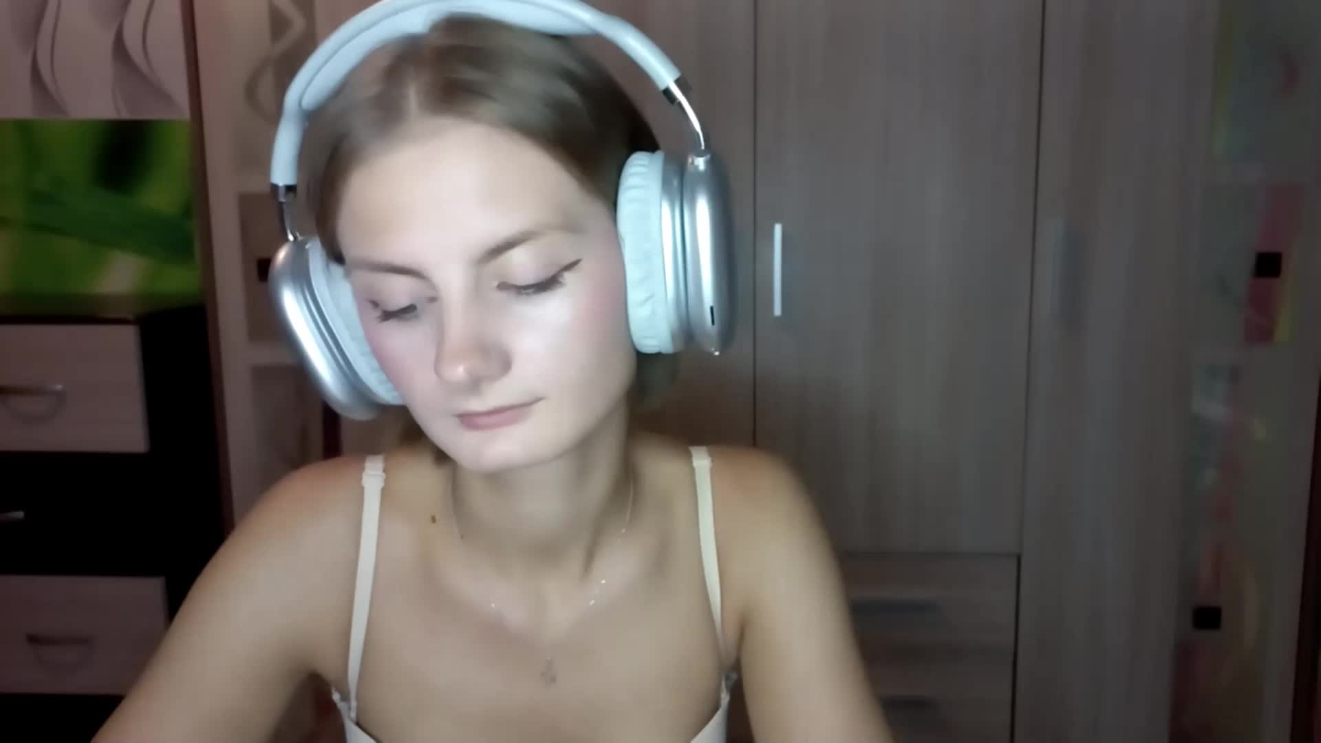 AuroraRow Cam Model Chat September 27, 2025