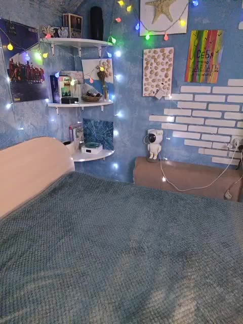 Mari_Gold Cam Model Chat September 27, 2025