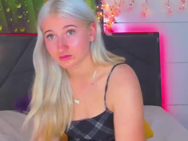 HollyTaillor Cam Model Chat September 27, 2025