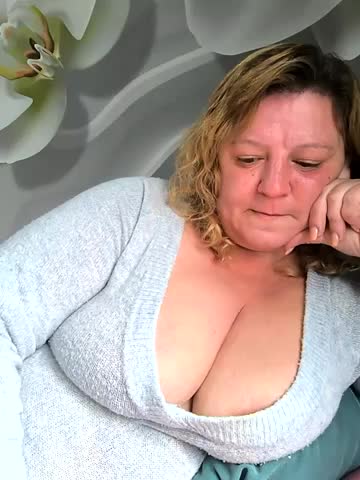 jusichka Cam Model Chat September 27, 2025