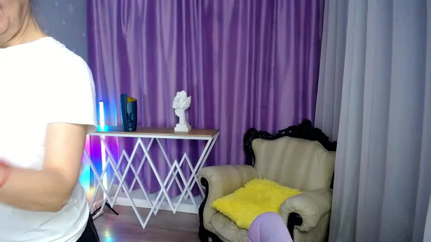 queen_a_n_i Cam Model Chat September 27, 2025
