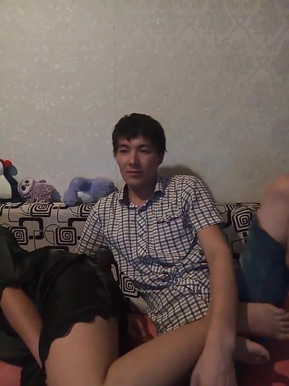 Mary-and-Max Cam Model Chat September 28, 2025