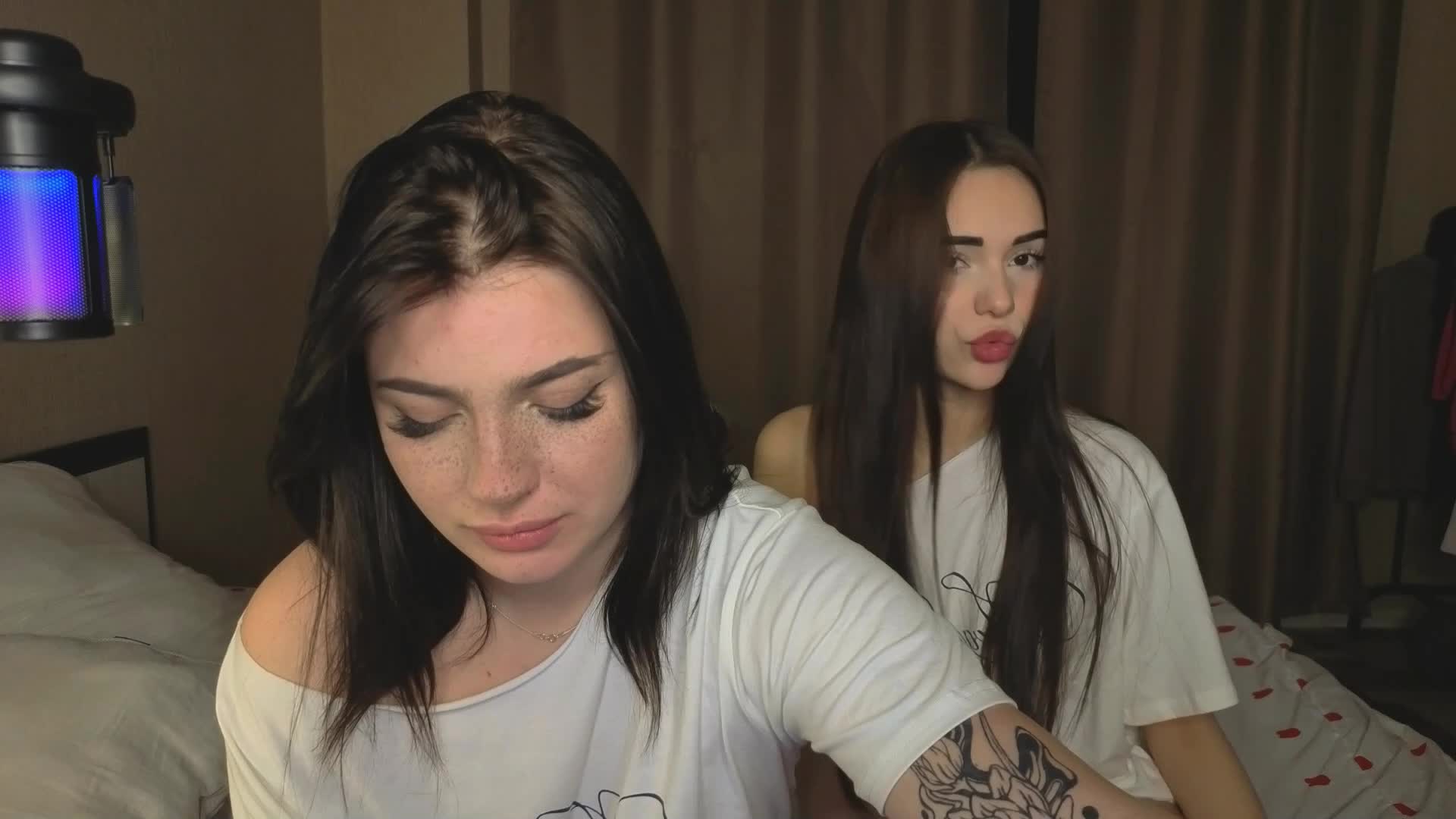 LisaAndDenis Cam Model Chat September 28, 2025