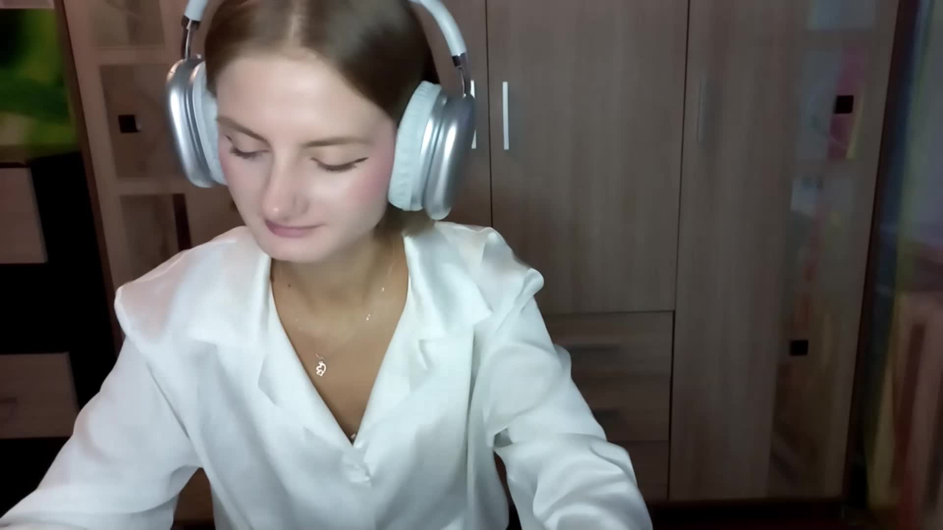 AuroraRow Cam Model Chat September 28, 2025