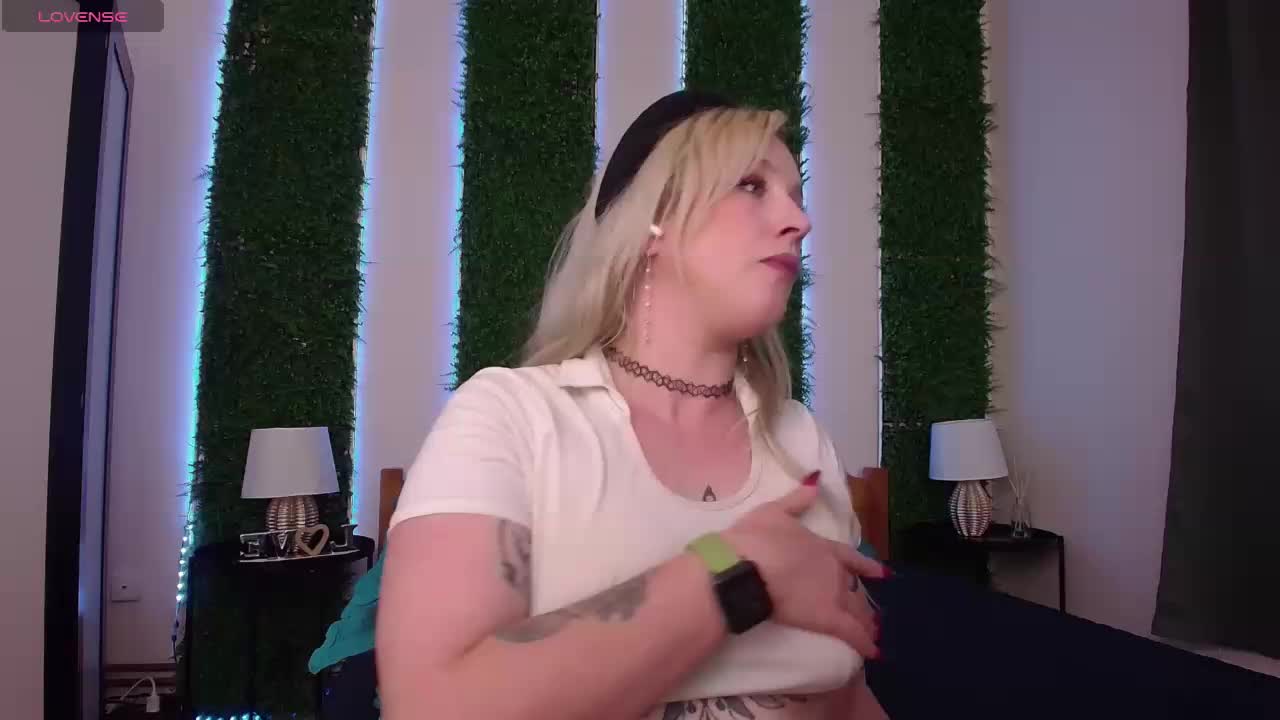 Nicole-Aniston Cam Model Chat September 28, 2025