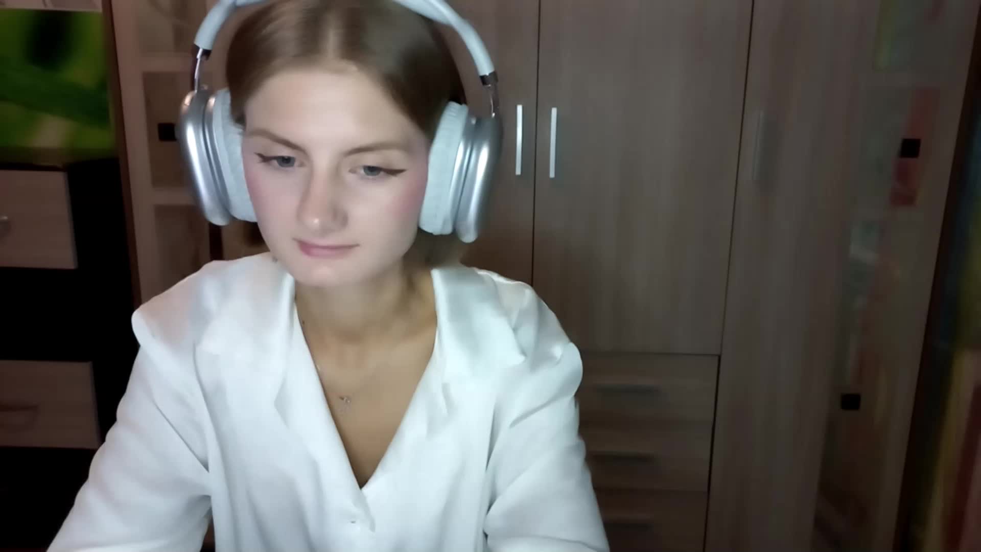 AuroraRow Cam Model Chat September 28, 2025