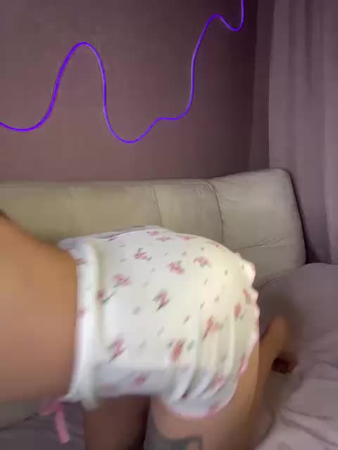 essencia Cam Model Chat September 28, 2025