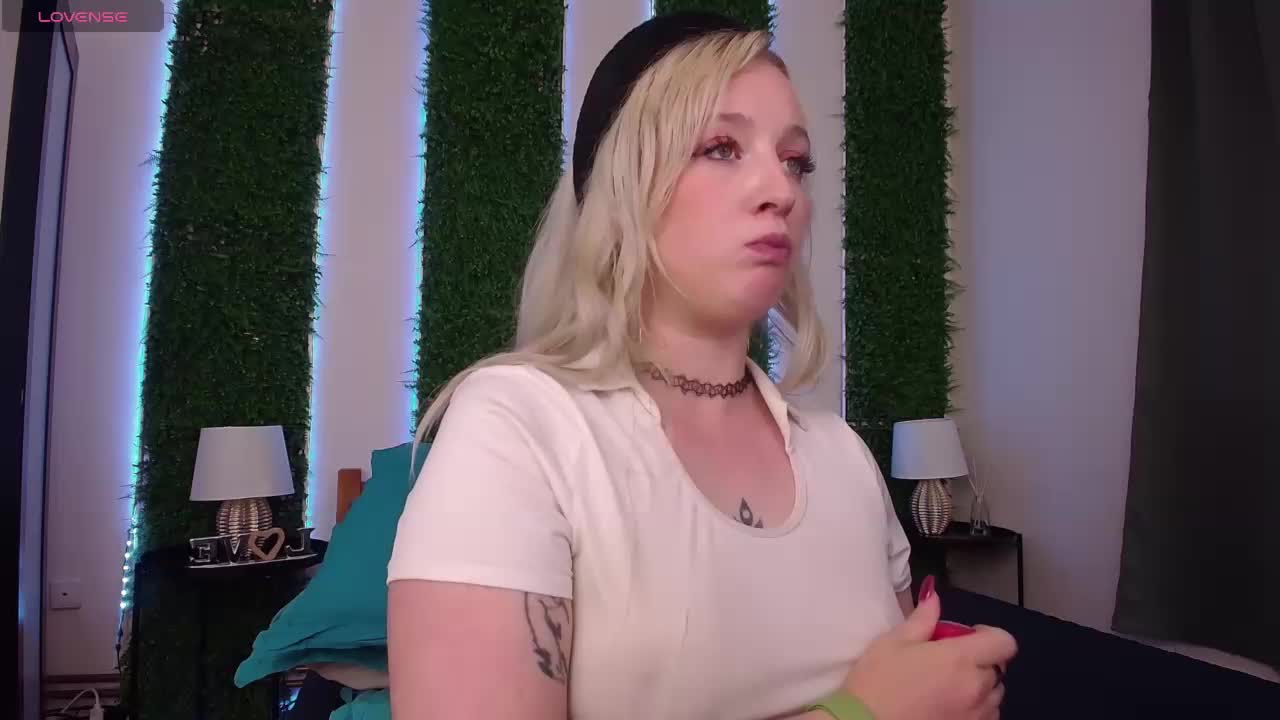 Nicole-Aniston Cam Model Chat September 28, 2025