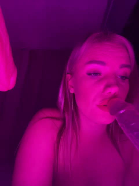 LYALAtop Cam Model Chat September 29, 2025