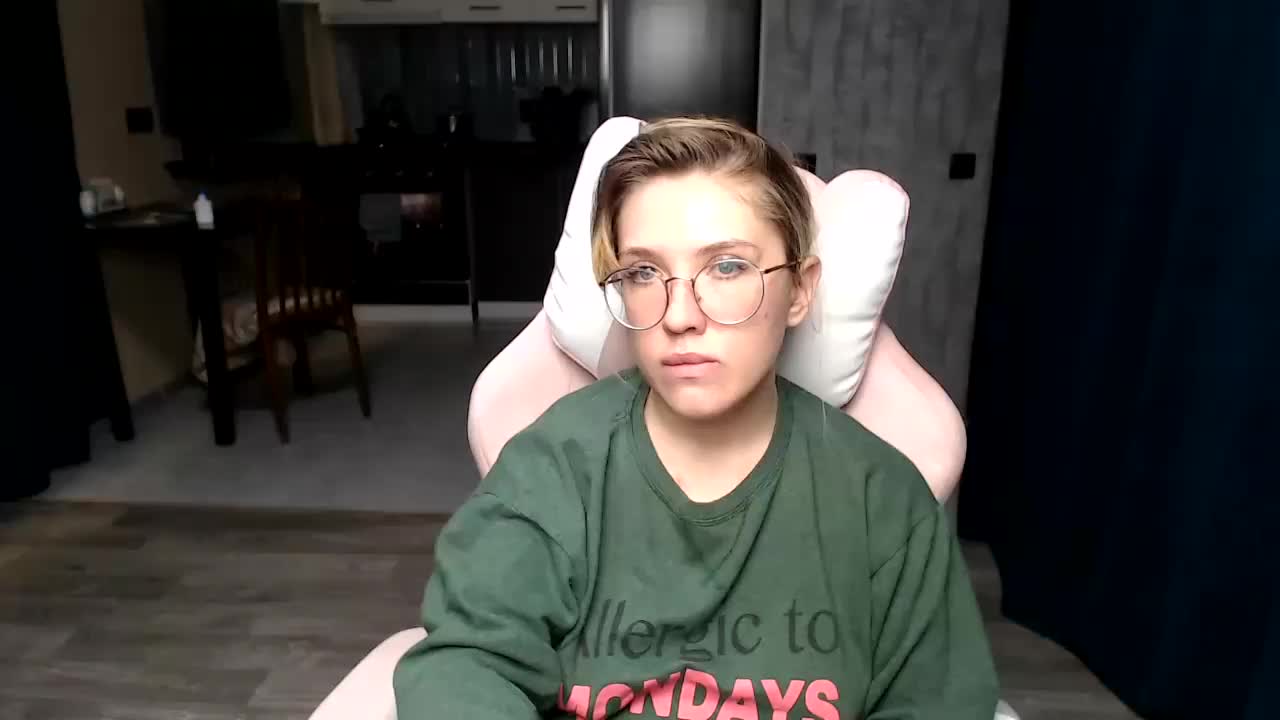 Reginasmilee Cam Model Chat September 29, 2025