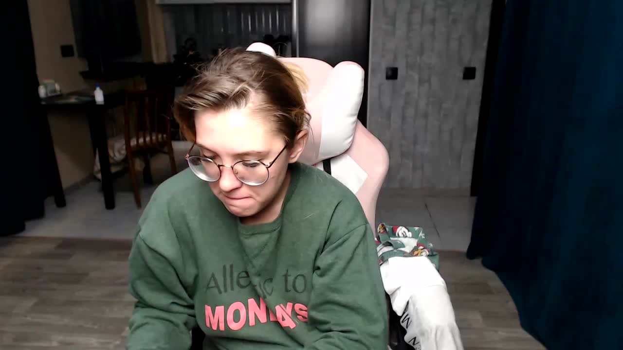 Reginasmilee Cam Model Chat September 29, 2025