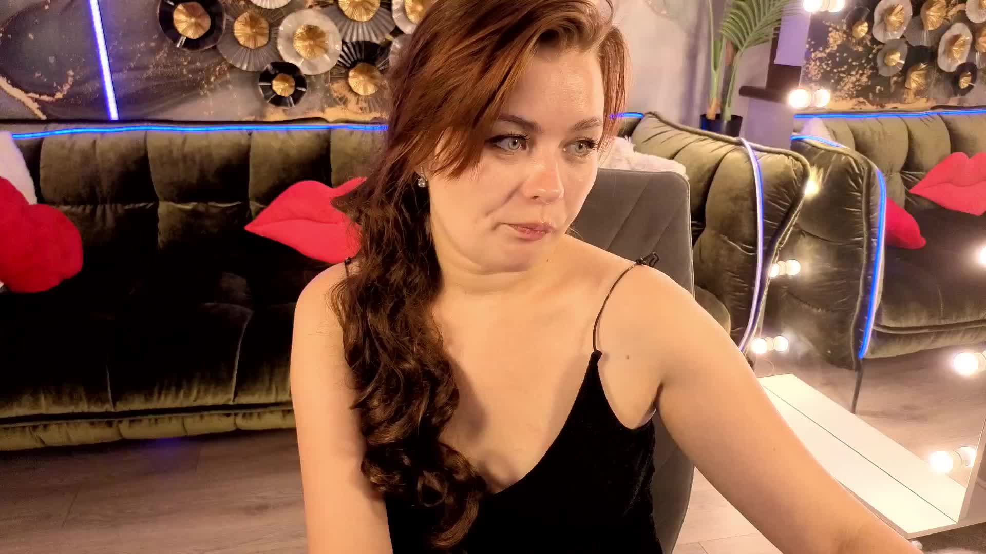 RedDoll Cam Model Chat September 29, 2025