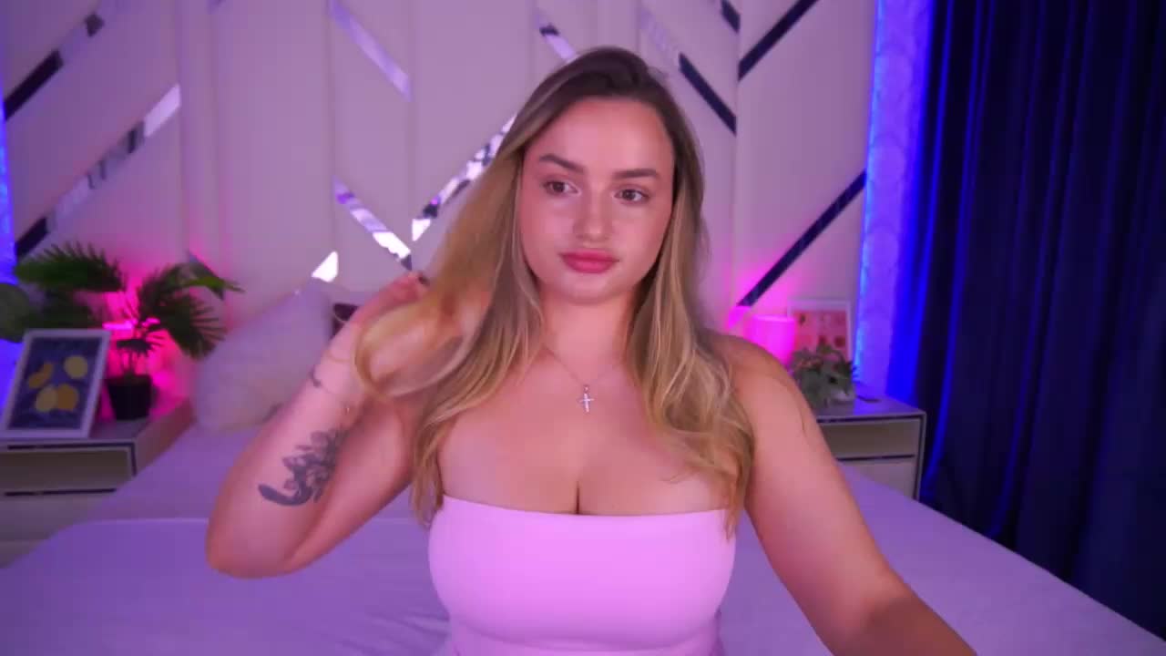 FloraGreys Cam Model Chat September 29, 2025