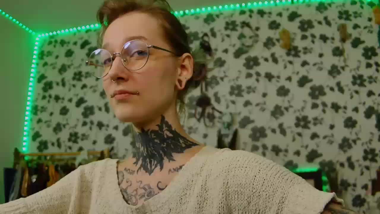 LittleSpaceMouse- Cam Model Chat September 29, 2025