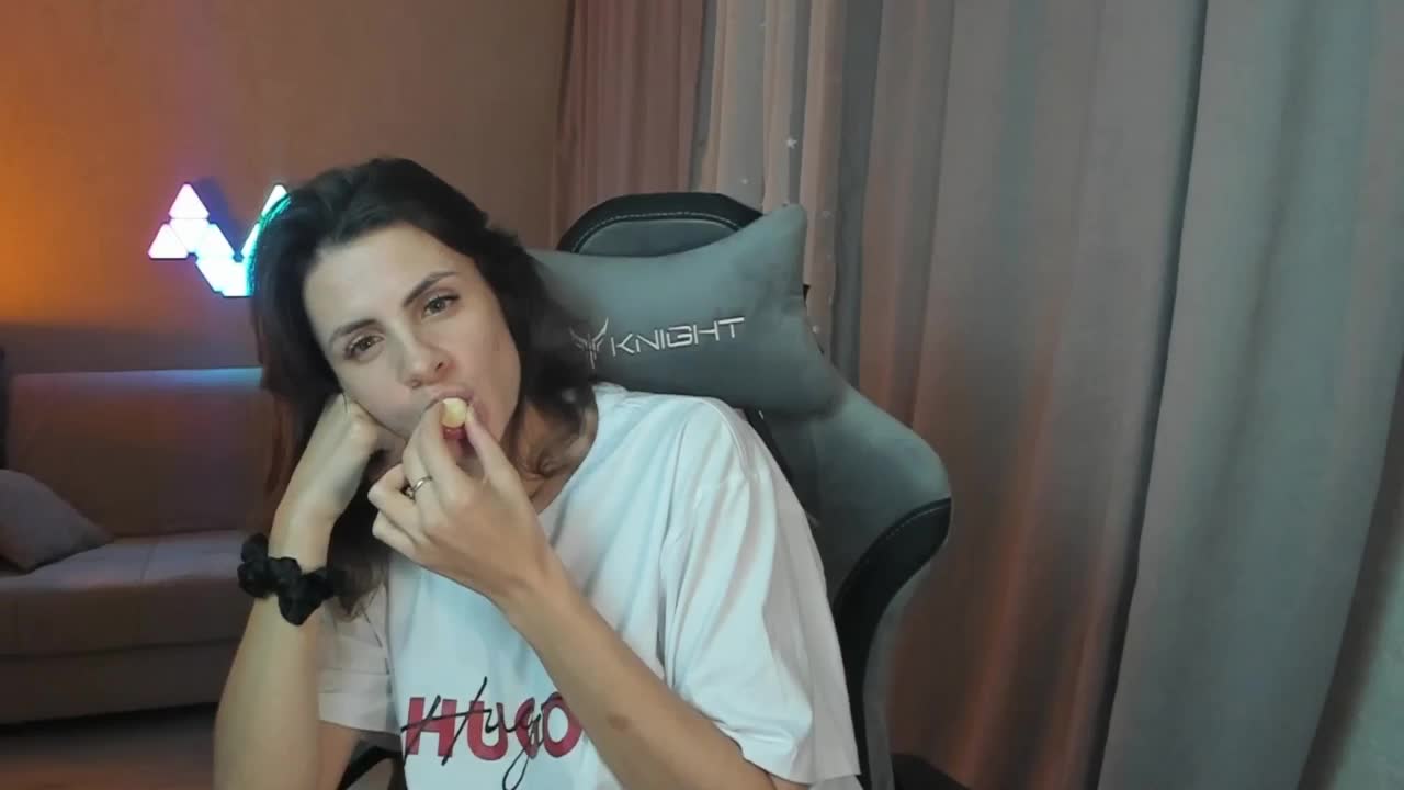 -EmilyJones- Cam Model Chat September 29, 2025