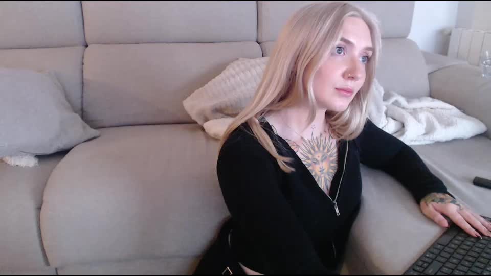 tattoobbgirl Cam Model Chat September 30, 2025